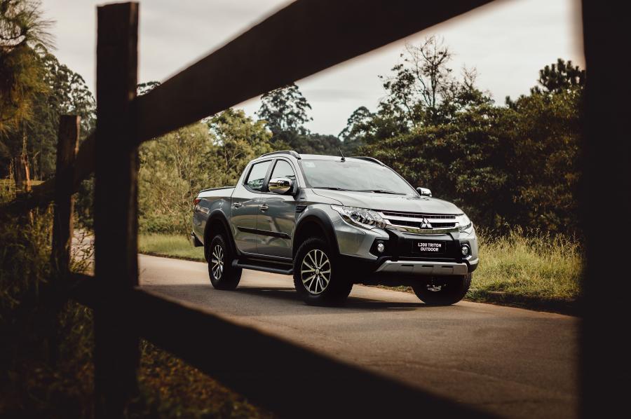 Mitsubishi L200 Triton HPE-S Outdoor 2020 года  (LA) (фото 1 из 18)